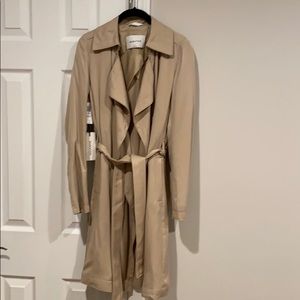 Aritzia Babaton light trench coat in Beige